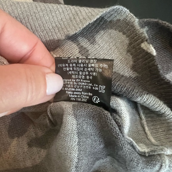 Zadig & Voltaire Crisp Camo Cashmere sweater sz M NWOT - Picture 7 of 8